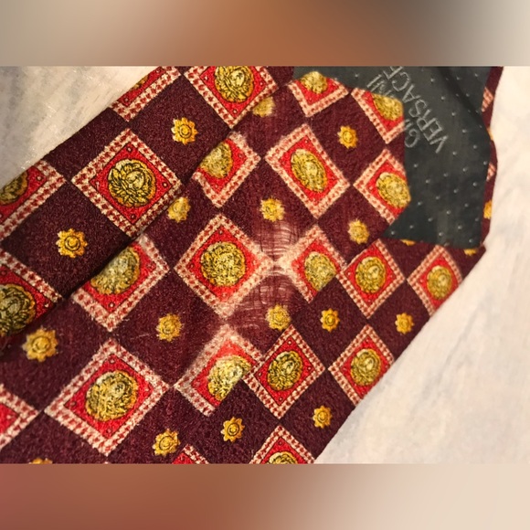 100% Silk Tie by Gianni Versace  Iconic Medusa pattern - Picture 11 of 11